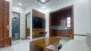 Deluxe Studio | Living area