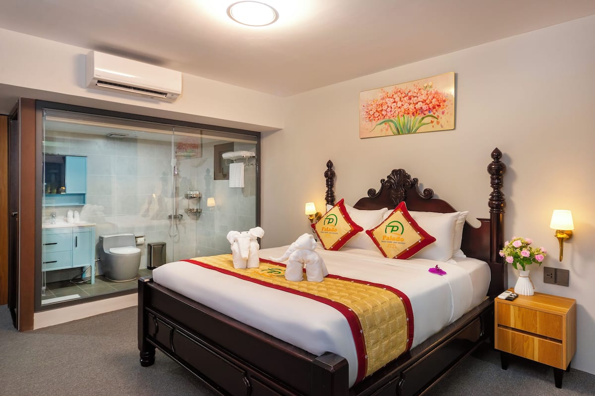 Standard Double Room | Minibar, desk, laptop workspace, blackout drapes