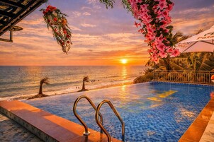 Outdoor pool, open 7:00 AM to 8:00 PM, pool umbrellas, sun loungers