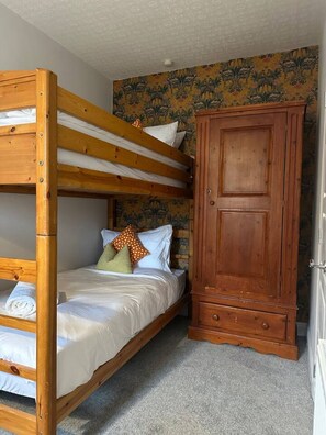 Unclassified image, 2 of 42, button - The Linden Lodge; nr Cathedral, with parking (Lincolnshire)