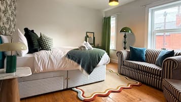 Skrivebord, strykejern/-brett, wi-fi og sengetøy