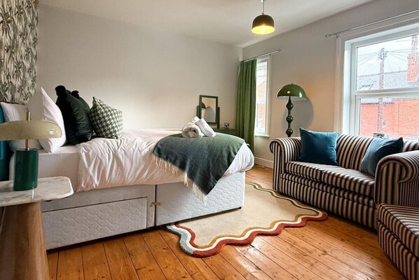 3 Schlafzimmer, Schreibtisch, Bügeleisen/Bügelbrett, WLAN