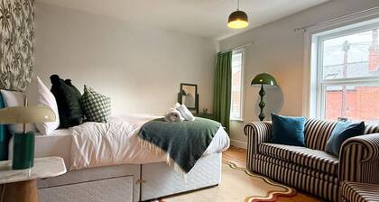 The Linden Lodge; nr Cathedral, with parking