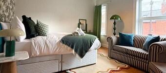 The Linden Lodge; nr Cathedral, with parking