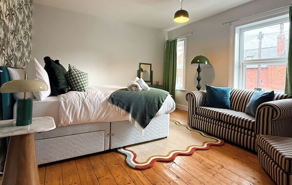 3 Schlafzimmer, Schreibtisch, Bügeleisen/Bügelbrett, WLAN