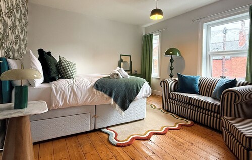 The Linden Lodge; nr Cathedral, with parking