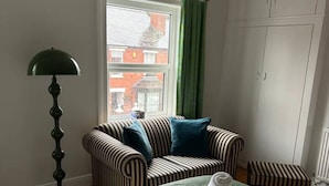 Room - The Linden Lodge; nr Cathedral, with parking (Lincolnshire)