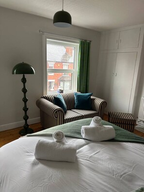 Room - The Linden Lodge; nr Cathedral, with parking (Lincolnshire)
