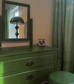 Interior - The Linden Lodge; nr Cathedral, with parking (Lincolnshire)