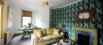 The Tree House; walk to city; common views