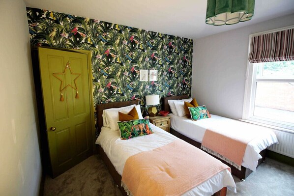 2 bedrooms, desk, iron/ironing board, WiFi