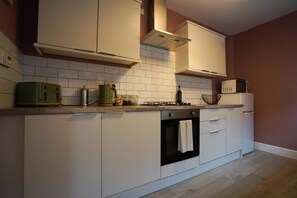 Fridge, microwave, oven, stovetop - The Maple House common views, central Lincoln (Lincolnshire)