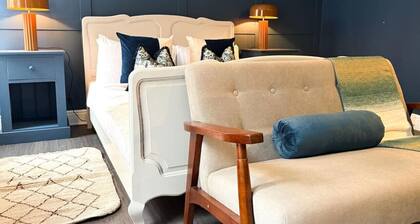 The Maple House common views, central Lincoln