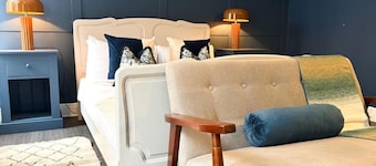 The Maple House common views, central Lincoln