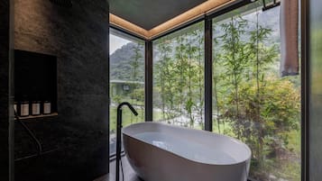 Guest Room - Evermount - 1King Bed | Bathroom | Separate tub and shower, spring water tub, rainfall showerhead