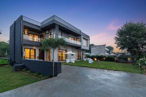 Exterior - Elivaas Gardenia 4 BHK Farmhouse  (Gurugram)