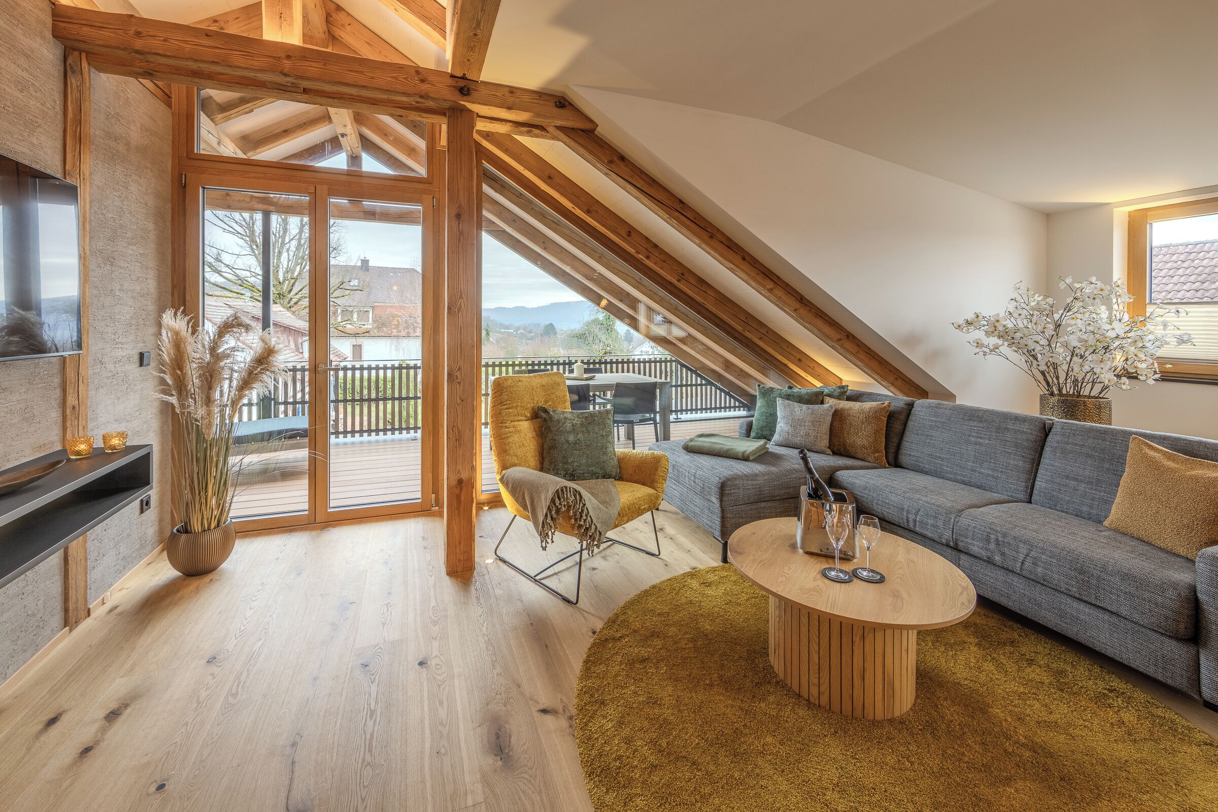 Apartment, Seeblick (Feuerwache am See 3) | Wohnbereich | Flachbildfernseher