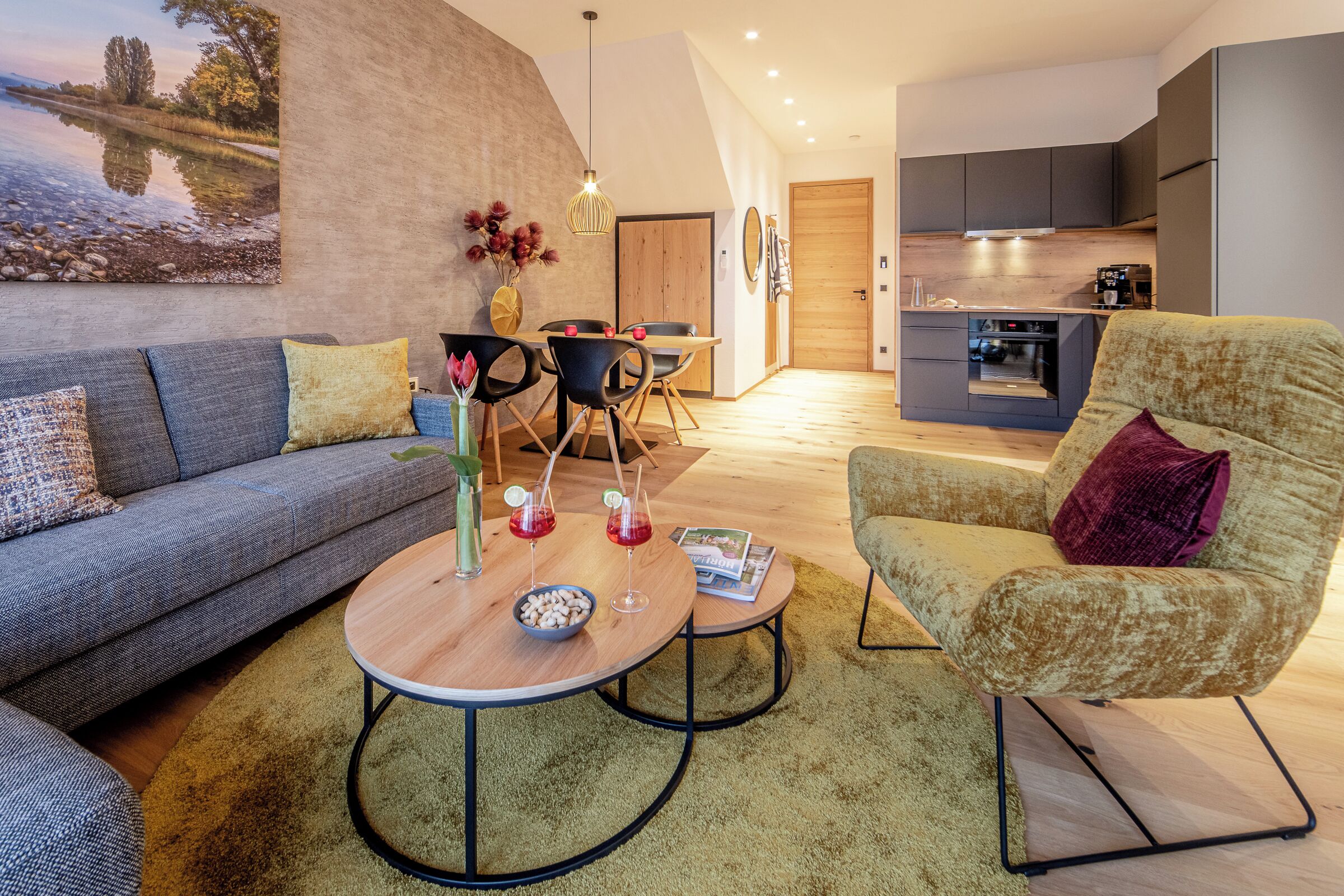 Apartment, Seeblick (Feuerwache am See 2) | Wohnbereich | Flachbildfernseher