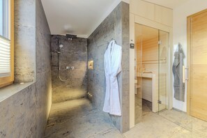 Apartment, Lake View (Feuerwache am See 3) | Bathroom | Bathrobes, heated floors, soap