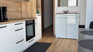 KĂŒhlschrank, Ofen, Herdplatte, GeschirrspĂŒler