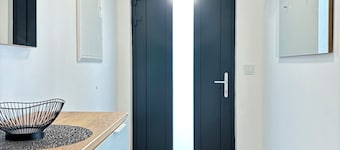 Modern apartment in a quiet location-ideal for families & business travelers