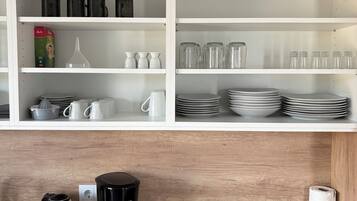 Kühlschrank, Ofen, Herdplatte, Geschirrspüler