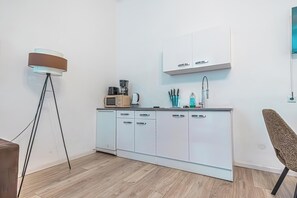Basic Apartment | Private kitchen - Comfortable 1BR Apartment Long Stays (Vienna)