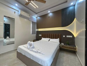 Deluxe Room, City View | Free WiFi - IAN Hotel (Bangalore)