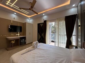 Balcony room | Free WiFi, bed sheets - IAN Hotels (Bangalore)