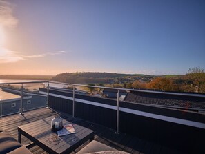 Outdoor dining - Sonnet 3 Spa (Pet) (Roof Terrace) (Carmarthen)