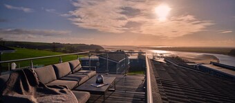 Sonnet 3 Spa (Pet) (Roof Terrace), Carmarthen