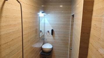 Rom – superior | Bad | Dusj, håndklær og såpe