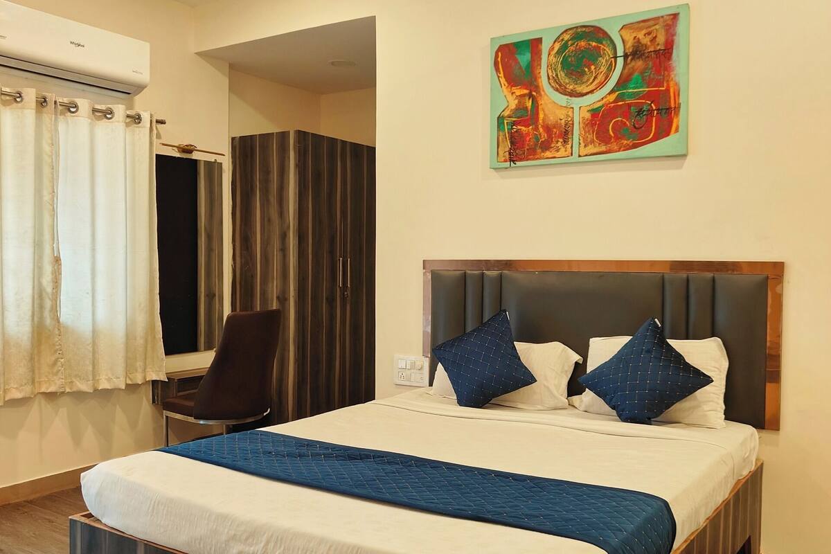 Superior Room | Rollaway beds, bed sheets