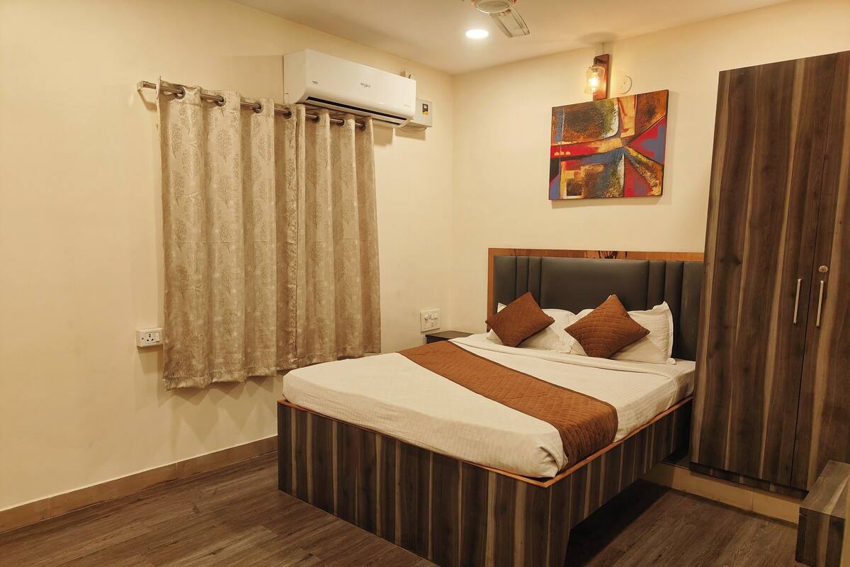 Standard Room | Rollaway beds, bed sheets