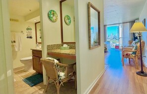 Hair dryer, bidet, towels, soap - Bright Island-View Retreat 8 guests - COMBO 15th (Honolulu)