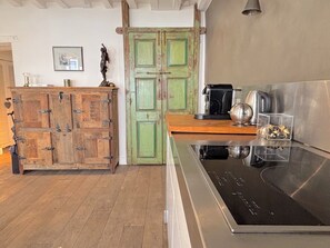 Fridge, microwave, oven, stovetop - L'appartement Charlot C (Paris)
