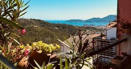In the typical Ligurian village beautiful apartment with sea view