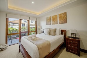 4 bedrooms, iron/ironing board, WiFi - 4 BR 3R | Pool | Deck | Water Canal Outlook (Surfers Paradise)