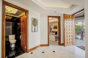 Interior - 4 BR 3R | Pool | Deck | Water Canal Outlook (Surfers Paradise)