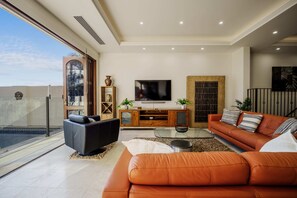 Living area - 4 BR 3R | Pool | Deck | Water Canal Outlook (Surfers Paradise)