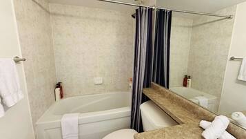 Secador de pelo, toallas