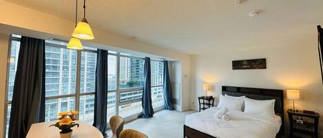 1 slaapkamer, een strijkplank/strijkijzer, wifi, beddengoed