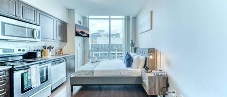 1 slaapkamer, een strijkplank/strijkijzer, wifi, beddengoed