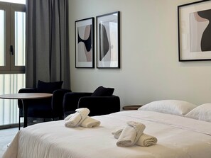 In-room safe, iron/ironing board, WiFi, bed sheets - Plaza Tower - Apartment -02 (Valencia)