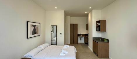 Cofres nos quartos, ferros/tábuas de passar roupa, Wi-Fi, roupa de cama