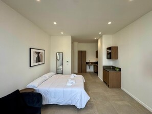 In-room safe, iron/ironing board, WiFi, bed sheets - Plaza Tower - Apartment -02 (Valencia)
