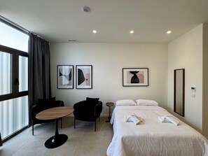 In-room safe, iron/ironing board, WiFi, bed sheets - Plaza Tower - Apartment -02 (Valencia)