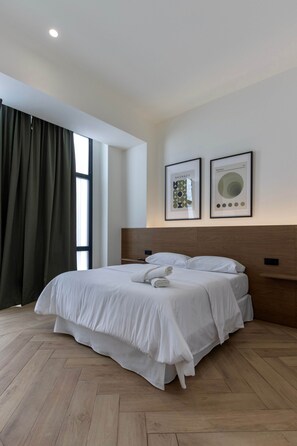In-room safe, iron/ironing board, WiFi, bed sheets - One Tower Apartment - 01 (Valencia)