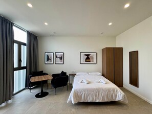 In-room safe, iron/ironing board, WiFi, bed sheets - Plaza Tower - Apartment -01 (Valencia)
