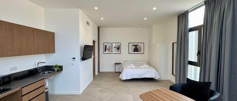 Safe på rommet, strykejern/-brett, wi-fi og sengetøy